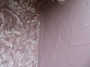 一回目の下塗りです。真っ白ではなく、色をあえて色を付けています