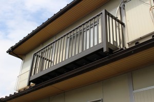 屋根のお色とマッチしたお色のﾍﾞﾗﾝﾀﾞを組みました