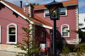 外灯も塗装しています