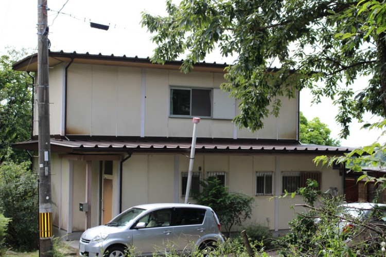 落ち着いたお色の屋根になりました