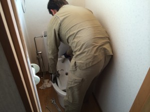 施工中　ﾄｲﾚを外しています