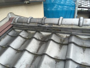 完成 棟瓦を積み直し、漆喰で固めています
