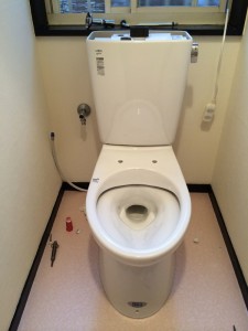 ?B 便器とタンクがつきました