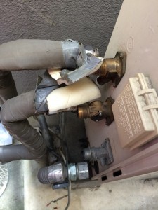 ?@給湯器を外します