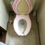 1　施工前　普通便座のトイレです