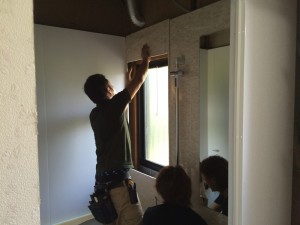 施工中　ユニットバスの組立中です