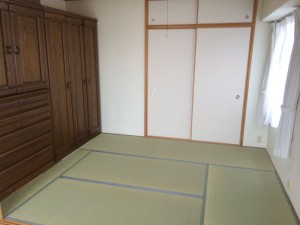 施工後　和室も畳と襖がきれいになっています