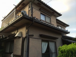 施工前　全体的に色が飛んできていました