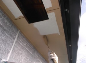 軒天井はケイカルボードを上張りし、その上から塗装します
