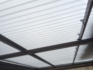 施工後 外壁塗装の足場を組むタイミングで波板を張り替えました