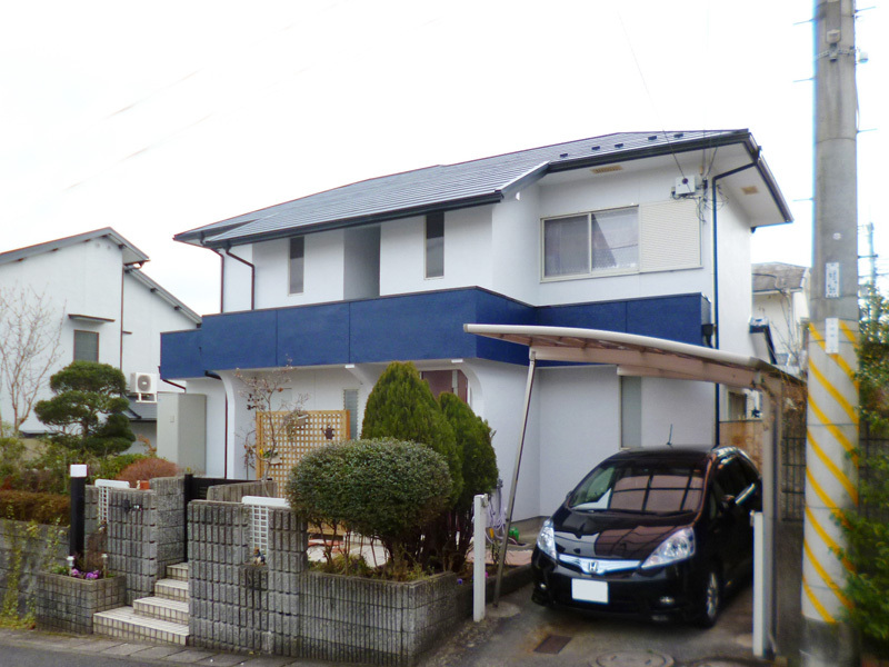 施工後_屋根とベランダを同じ藍色で塗装