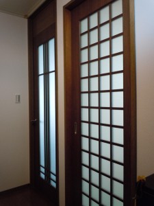 ﾘﾋﾞﾝｸﾞと和室の扉は色は合わせﾃﾞｻﾞｲﾝは変えました。