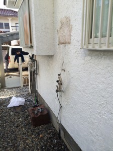 既存給湯器を取り外しました