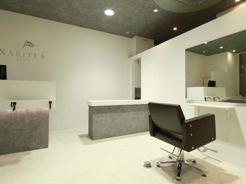 Xarites様　照明をダウンライトに変更し、手暗がりにならない優しい光へ｜滋賀や京都で店舗リフォームなら匠工房