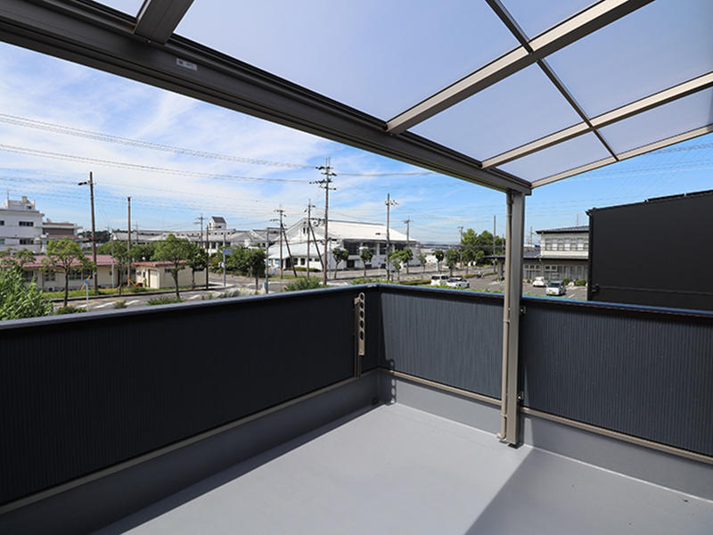 ゼロキューブ新築完成　バルコニーテラス｜滋賀で家を建てるなら匠工房