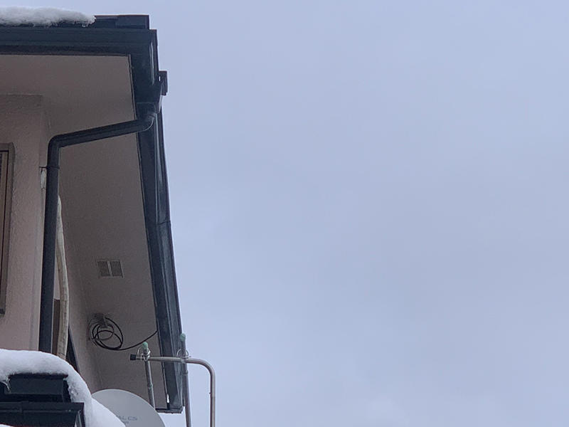 雨樋リフォーム施工前　雨樋の曲がり｜滋賀でリフォームするなら匠工房