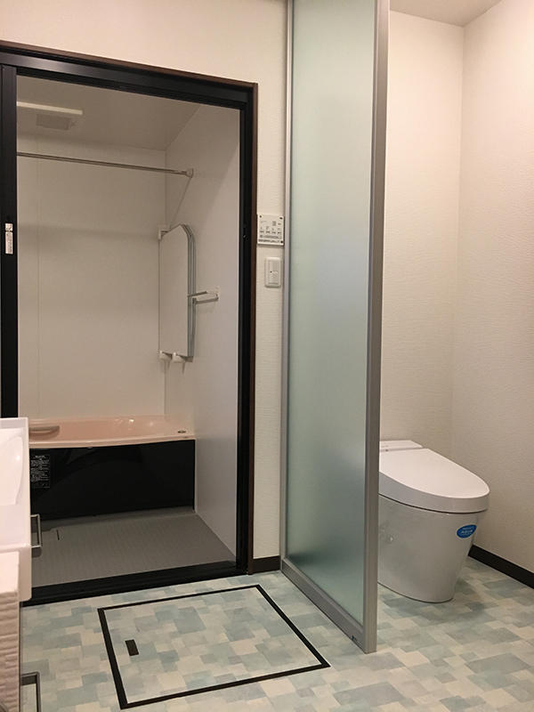 引き戸で入りやすいお風呂です!.JPG のコピー.jpg