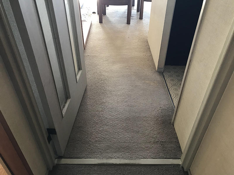 マンションリフォーム施工前 廊下|滋賀でリフォームするなら匠工房