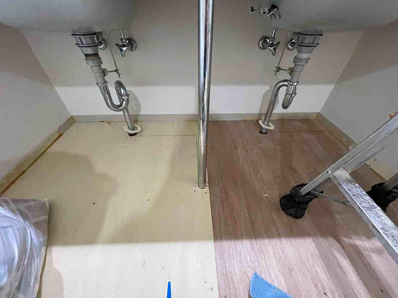 トイレリフォーム施工中　下地上貼り｜滋賀でリフォームするなら匠工房