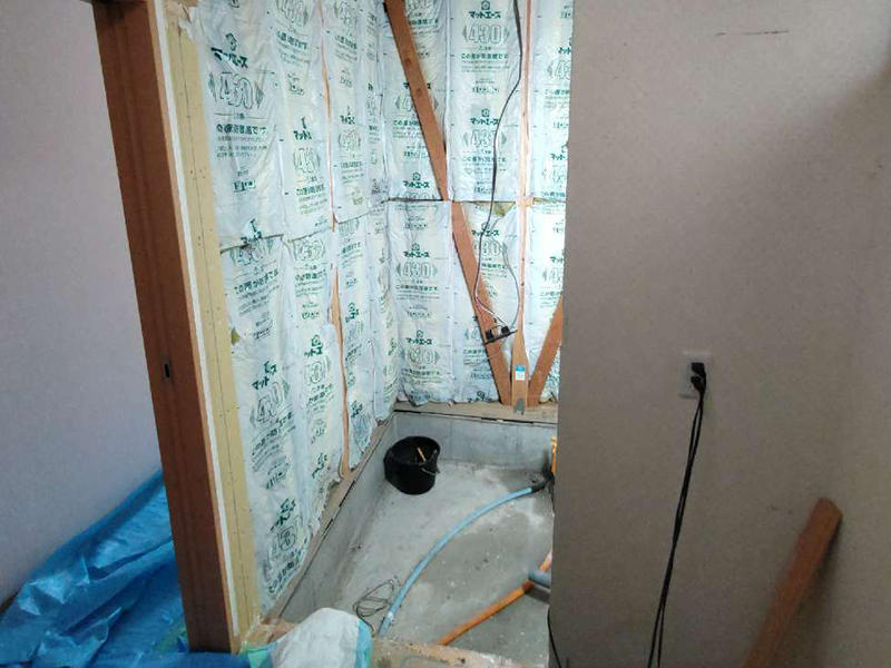 お風呂リフォーム施工中　既存のユニットバスを解体｜滋賀でリフォームするなら匠工房