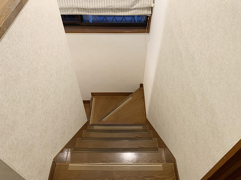 クロスリフォーム完成　階段・廊下｜滋賀でリフォームするなら匠工房