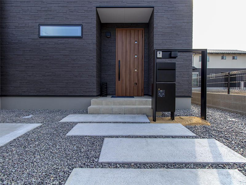 注文住宅新築完成　アプローチ｜滋賀で家を建てるなら匠工房
