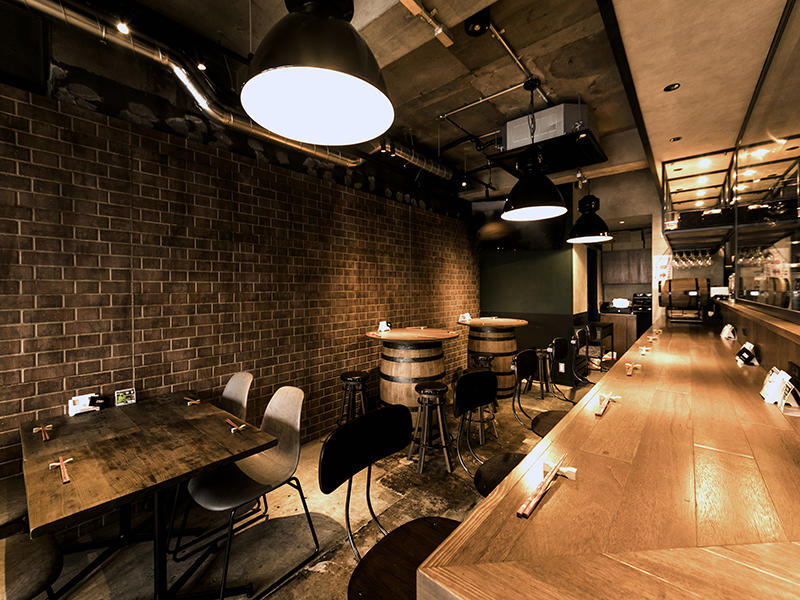 ステーキ&チーズバル 肉喰い2991様飲食店 木調の色、鉄の黒色、ブルックリン煉瓦のビンテージ感|滋賀や京都で店舗リフォームなら匠工房