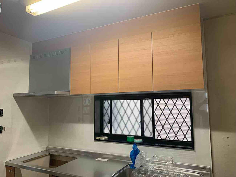 システムキッチン　落ち着いた色合いで大人キッチンへ