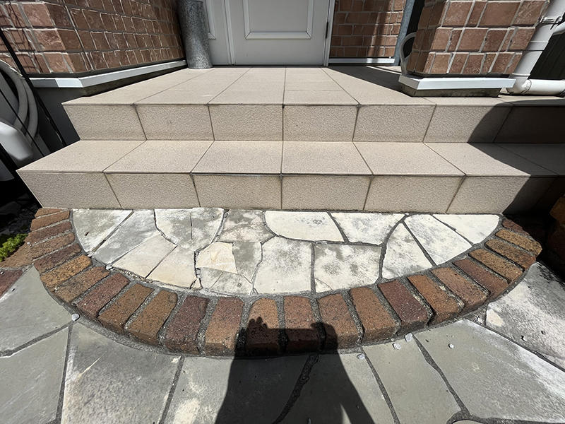 玄関タイルリフォーム施工前　玄関タイル｜滋賀でリフォームするなら匠工房