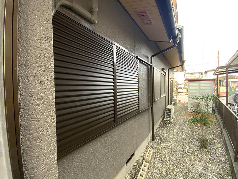 屋根・外壁リフォーム完成　雨戸塗装｜滋賀でリフォームするなら匠工房