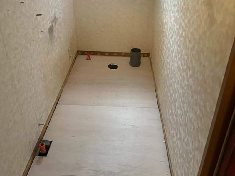 トイレリフォーム施工中　トイレの内装をやり替え｜滋賀でリフォームするなら匠工房