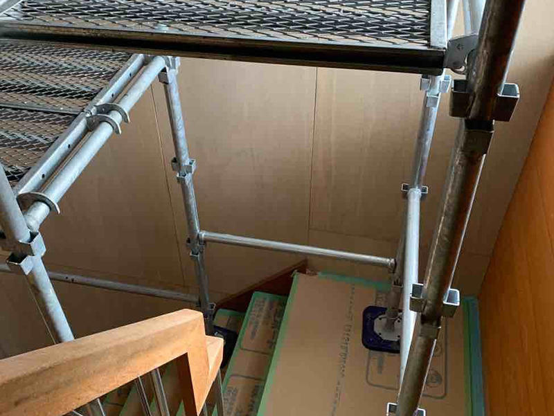 LDKリフォーム施工中　階段まわりは足場を組みました｜滋賀でリフォームするなら匠工房