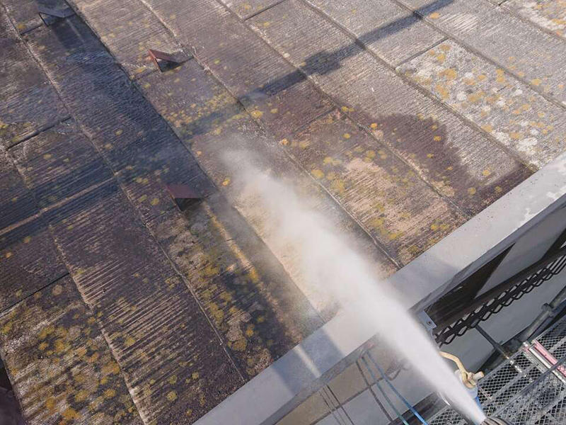 屋根塗装リフォーム施工中　屋根　高圧洗浄｜滋賀でリフォームするなら匠工房