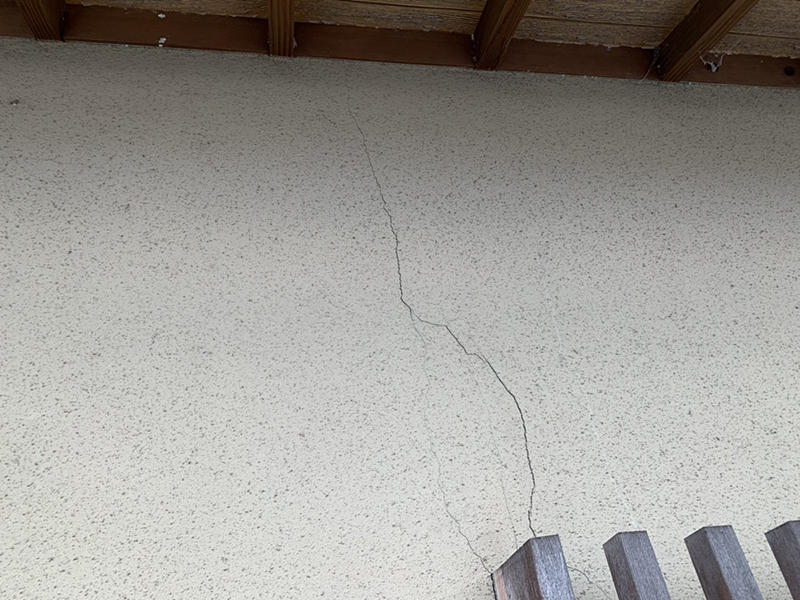 外装リフォーム施工前　ひび割れ｜滋賀でリフォームするなら匠工房