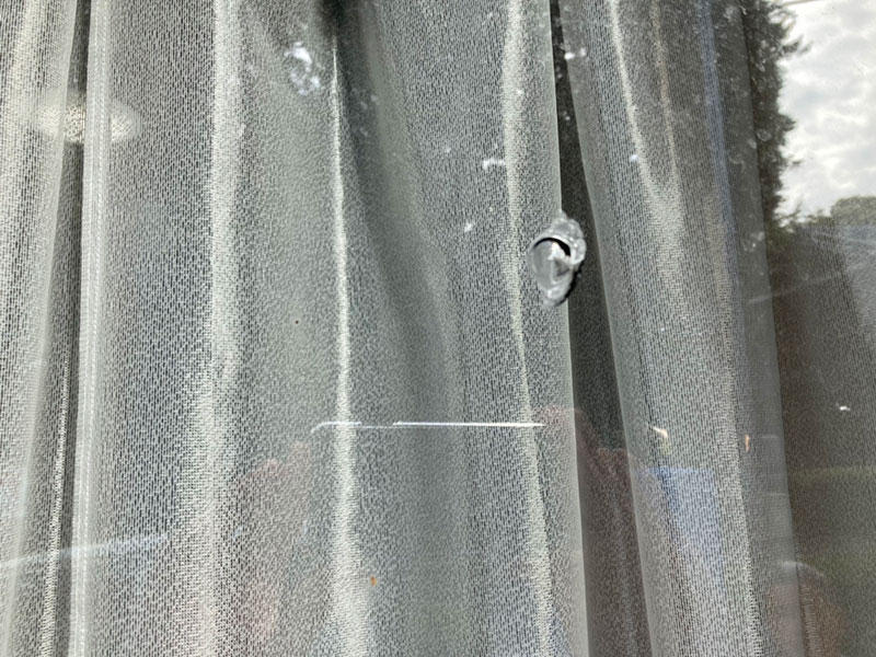 窓ガラスリフォーム施工前　ガラスの割れ｜滋賀でリフォームするなら匠工房