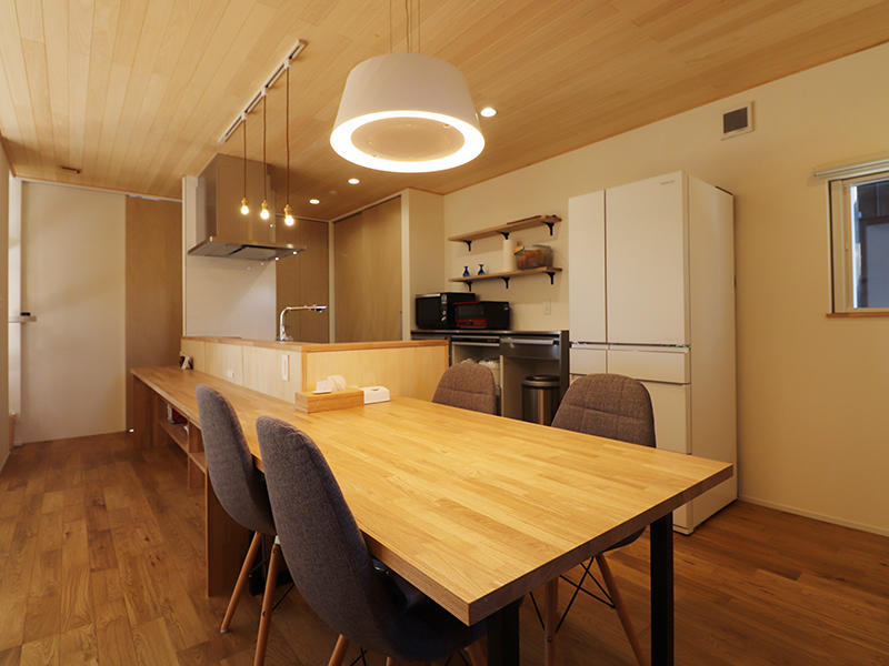 新築完成　ダイニングテーブル｜滋賀で家を建てるなら匠工房