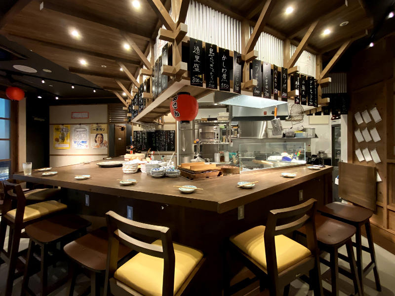 稲穂パーキング様飲食店 動きのある異形なカウンター|滋賀や京都で店舗リフォームなら匠工房