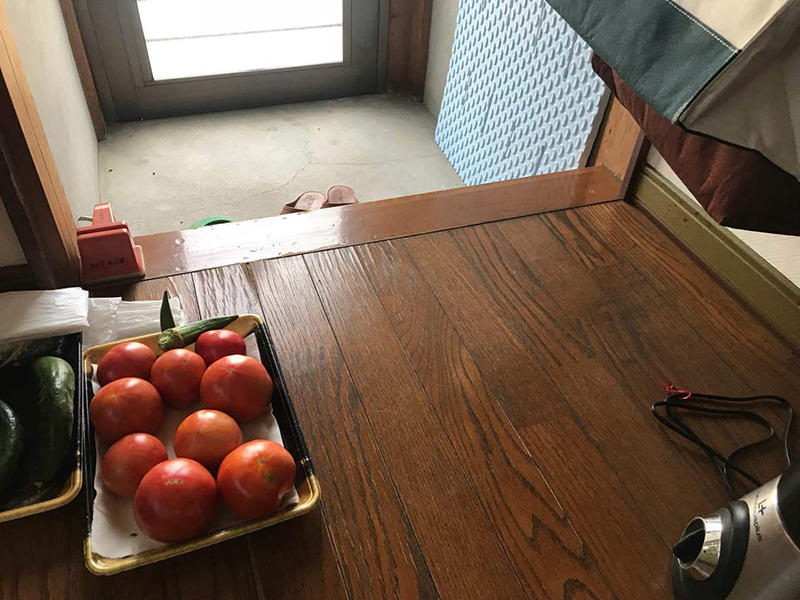 玄関リフォーム施工前　フローリング｜滋賀でリフォームするなら匠工房