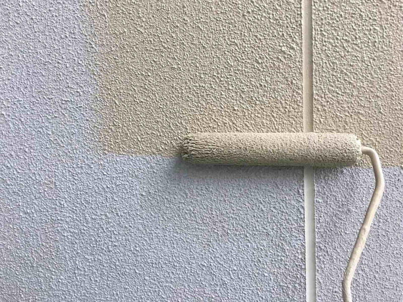 外壁塗装リフォーム施工中　外壁：中塗り　SK化研　セラミシリコン｜滋賀でリフォームするなら匠工房