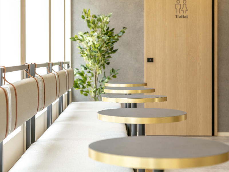 KAMOGAWA BAKERY 京都本店様 1人1つのテーブルなるように|滋賀や京都で店舗リフォームなら匠工房