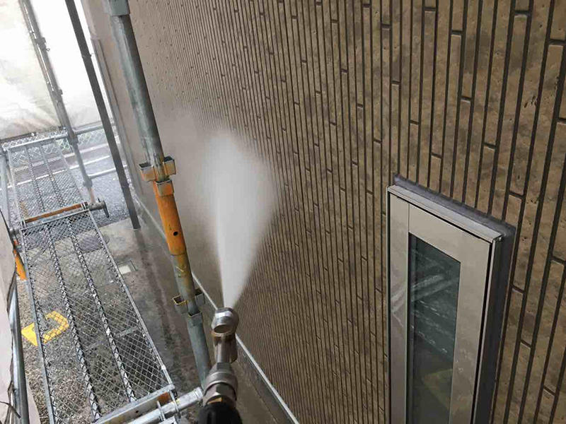 外壁塗装リフォーム施工中 外壁 高圧洗浄|滋賀でリフォームするなら匠工房