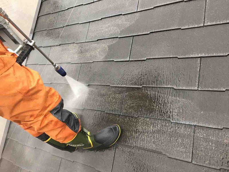 屋根塗装リフォーム施工中 屋根 高圧洗浄|滋賀でリフォームするなら匠工房