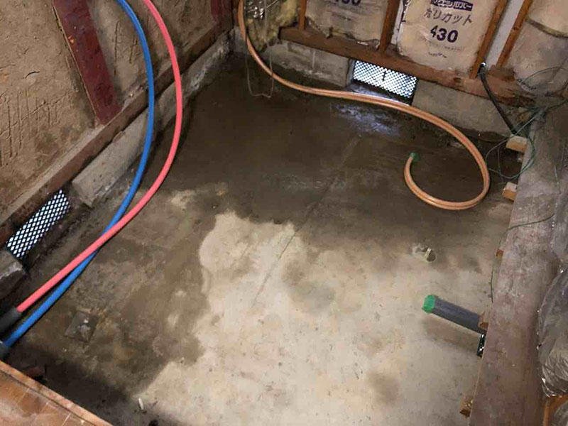 お風呂リフォーム施工中　設備配管の移設｜滋賀でリフォームするなら匠工房