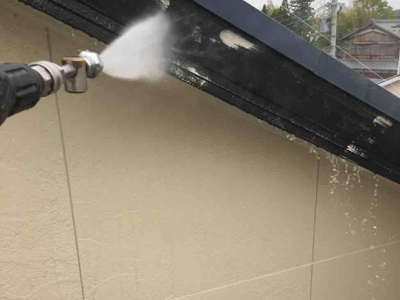 外壁塗装リフォーム施工中　外壁：高圧洗浄｜滋賀でリフォームするなら匠工房