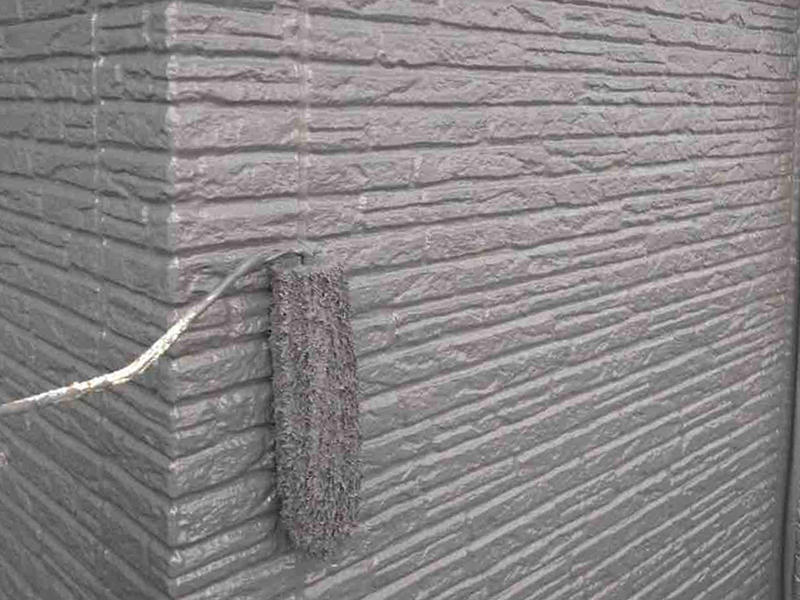 外装リフォーム施工中 外壁:上塗り SK化研 セラミシリコン|滋賀でリフォームするなら匠工房