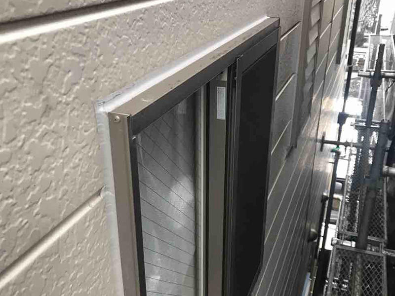 外壁塗装リフォーム施工中 コーキング打設|滋賀でリフォームするなら匠工房