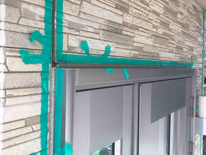 外壁塗装リフォーム施工中 コーキング養生|滋賀でリフォームするなら匠工房