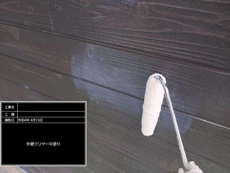外壁塗装リフォーム施工中 外壁:中塗り ガイソー ガイソーウォール無機ACE クリヤー