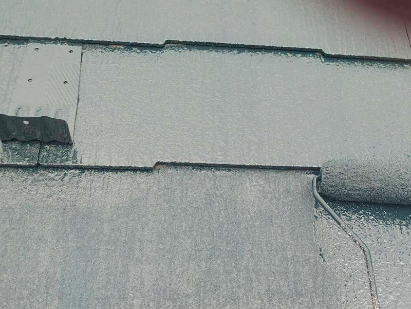 屋根塗装リフォーム施工中　屋根：上塗り　ガイソールーフガードネオMUKI｜滋賀でリフォームするなら匠工房