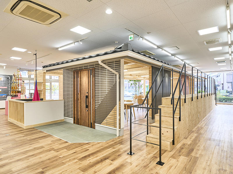 さくらペイント様　外装屋　まずは玄関のリフォームを紹介しつつ、外壁の構造や下地も分かりやすく展示しました｜滋賀や大阪で店舗リフォームなら匠工房